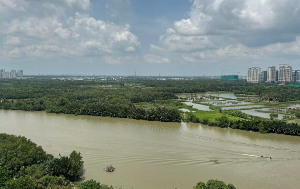 view ban cong can ho ban lien ke song 1170x738 - Bán căn hộ 3pn Tháp A chung cư The Panorama view sông, nội thất cao cấp, giá 18,5 tỷ