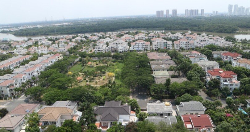 view can ho rat dep 810x430 - Giá mua bán căn hộ 2pn tòa B chung cư Hưng Phúc Happy Residence phường Tân Mỹ T9/2025