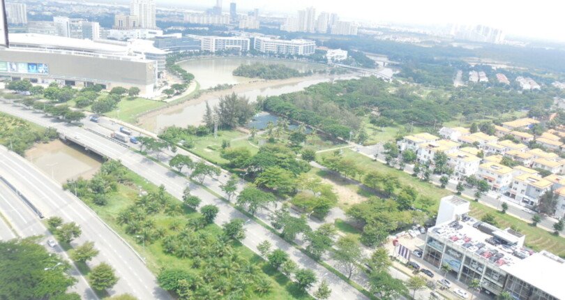 view nhin tu phong khach can ho 810x430 - Bán gấp căn hộ Happy Valley Phú Mỹ Hưng tòa A, 135m2, giá 10,5 tỷ