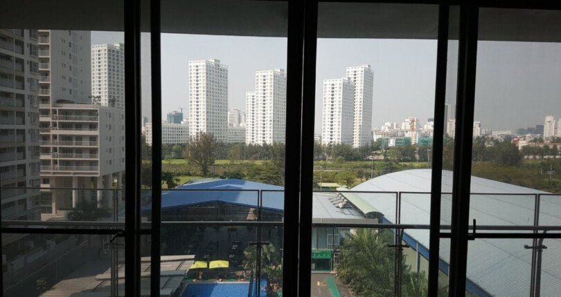 view phong khach can ho ban 4 810x430 - Giá mua bán căn hộ 3pn tòa nhà D chung cư Green Valley phường Tân Mỹ T9/2025