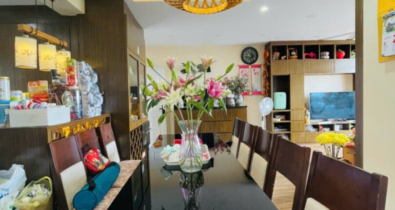 ban can ho garden court 2 12 810x430 - Bán căn hộ Garden Court 2. DT 129m2 Nhà đẹp- Nội thất đầy đủ như hình- 3 Phòng-2wc- View ban công hướng Bắc- Giá 13.5 Tỷ