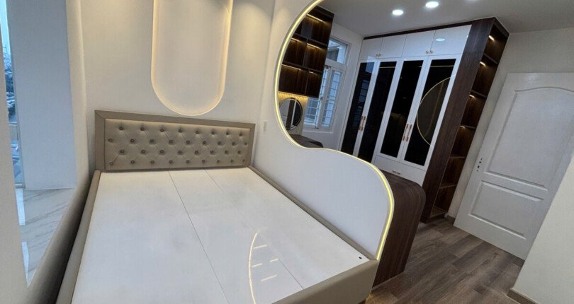 ban can ho sky garden 3 2 6 810x430 - Chủ cần bán căn hộ vừa decor xong. DT 68m2 Nhà mới, đẹp- Nội thất cao cấp- 2 phòng ngủ-2wc- Lầu cao vút- Giá 5.250 Tỷ