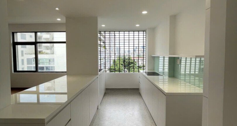 ban can ho the panoraama 8 810x430 - Bán căn hộ The Panorama. DT 121m2 Thiết kế 3 Phòng ngủ-2wc- Nội thất dính tường- View hồ bơi- Giá bán 13.7 Tỷ