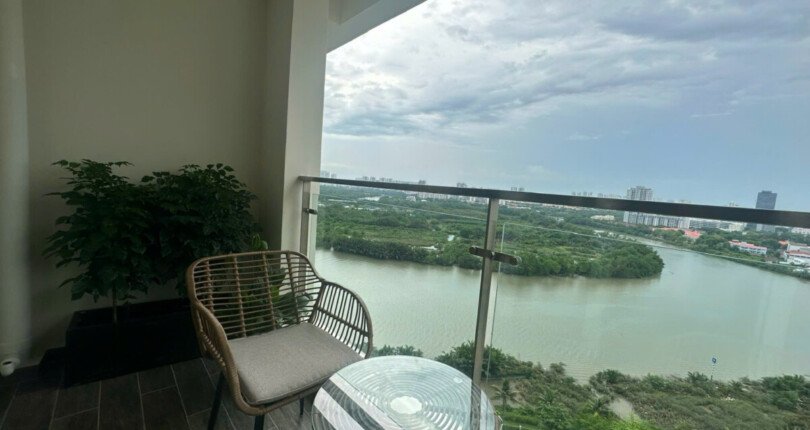 ban cong can ho truc dien song 810x430 - Giá mua bán căn hộ 3pn tòa A chung cư Riverside Residence phường Tân Mỹ T10/2025