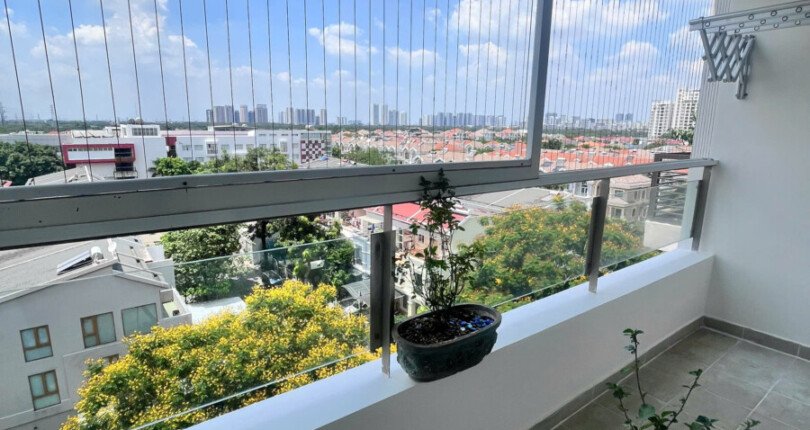ban cong cna ho ban 810x430 - Giá mua bán căn hộ 3pn số 01 tòa C chung cư Nam Khang Phú Mỹ Hưng T9/2025