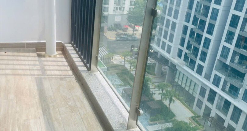 ban cong phong khach can ho 810x430 - Giá mua bán căn hộ 2pn tòa nhà A chung cư Cardinal Court Phú Mỹ Hưng T9/2025