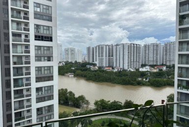 ban-cong-phong-khach-thay-song