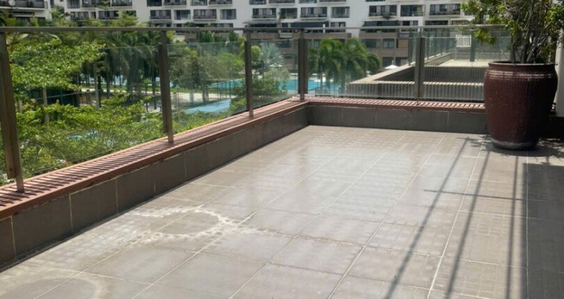 ban cong san vuon van ho ban 810x430 - Giá mua bán căn hộ 3pn tầng sân vườn chung cư The Panorama Phú Mỹ Hưng T9/2025