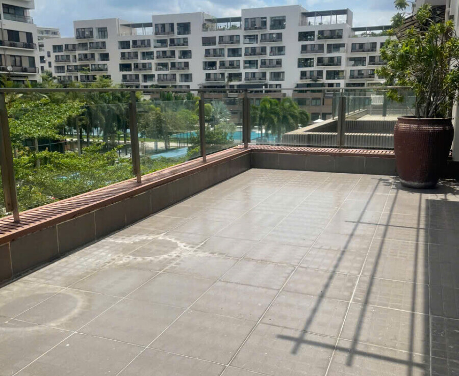 ban cong san vuon van ho ban 900x738 - Giá mua bán căn hộ 3pn tầng sân vườn chung cư The Panorama Phú Mỹ Hưng T9/2025