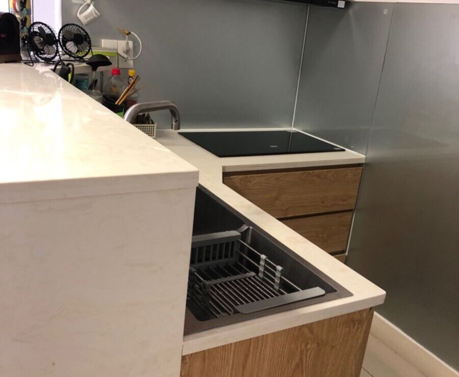 bep can ho ban 2 900x738 - Bán căn hộ chung cư Scenic Valley 1, 71m2, giá 5.8 tỷ, nhà đang có hợp đồng thuê ổn định.