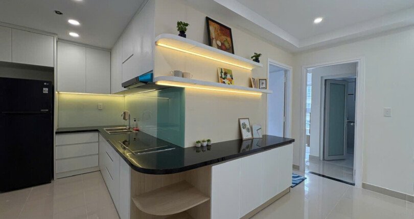 bep can ho ban 4 810x430 - Bán căn hộ 77m2 chung cư Scenic Valley 1, căn góc, 02pn, giá 7 tỷ, đầy đủ nội thất, xem nhà dễ.