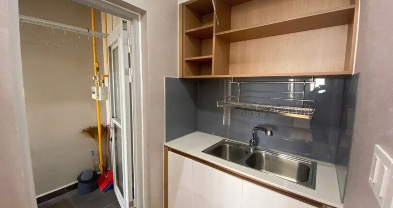 bep can ho ban 9 810x430 - Bán căn hộ 80m2, chung cư Scenic Valley 1, giá 7 tỷ, 02pn, nội thất đầy đủ, xem nhà dễ.