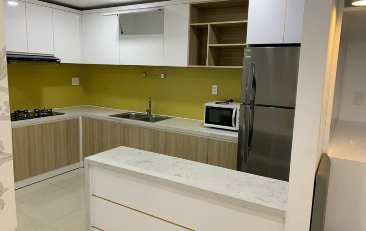 bep can ho can ban 1 1170x738 - Bán căn hộ 110m2, chung cư Scenic Valley 1, giá 9.6 tỷ, 03pn, nội thất căn hộ đầy đủ, xem nhà dễ.