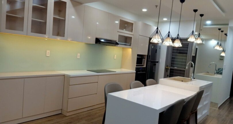 bep trong can ho ban 2 810x430 - Giá mua bán căn hộ 3pn tòa A chung cư Hưng Phúc Happy Residence T9/2025