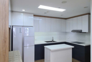 bep trong can ho ban 3 385x258 - Bán gấp căn hộ 3pn tòa D, căn góc, lầu cao, view hồ bơi chung Scenic Valley 1 giá 9,1 tỷ