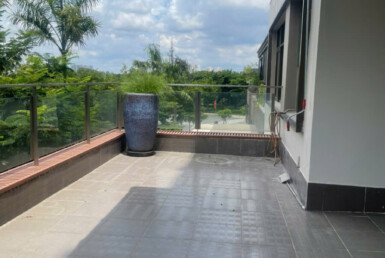 can-ho-ban-co-2-san-vuon-truoc-sau