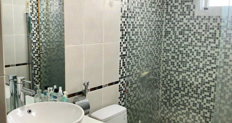 can ho ban co 2 toilet hoan thien nhu hinh 1 810x430 - Giá mua bán căn hộ 3pn tòa nhà A chung cư Mỹ Khang Phú Mỹ Hưng T9/2025