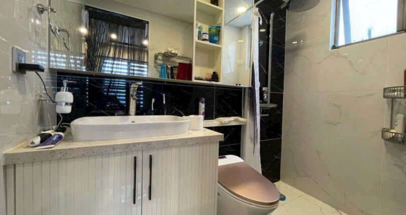 can ho ban co 4wc hoan thien nhu hinh 810x430 - Giá mua bán cặp căn hộ thông nhau 4pn tòa B chung cư Saigon South Residences T10/2025