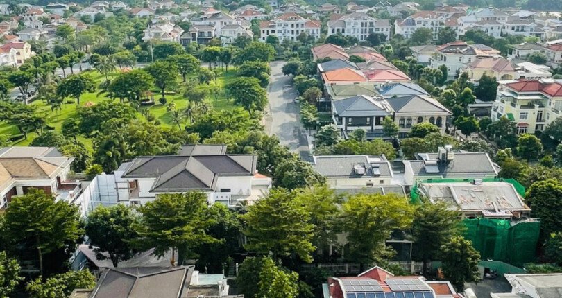 can ho ban lau cao view biet thu 810x430 - Bán gấp căn hộ 2pn view biệt thự chung cư Hưng Phúc Happy Residence giá 7,650 tỷ