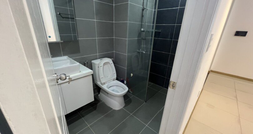 can ho co 2 toilet hoan thien 810x430 - Giá mua bán căn hộ 2pn 77m2 Tòa nhà H chung cư Scenic valley 1 phường Tân Mỹ