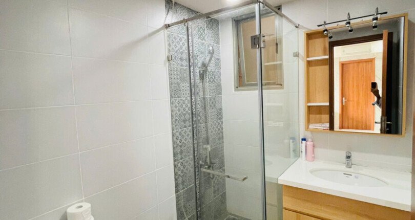 can ho co 2 toilet hoan thien nhu hinh 5 810x430 - Bán gấp căn hộ 2pn view biệt thự chung cư Hưng Phúc Happy Residence giá 7,650 tỷ