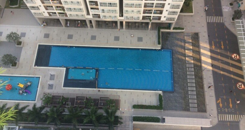 can ho truc dien ho boi 810x430 - Bán gấp căn hộ 3pn tòa D, căn góc, lầu cao, view hồ bơi chung Scenic Valley 1 giá 9,1 tỷ