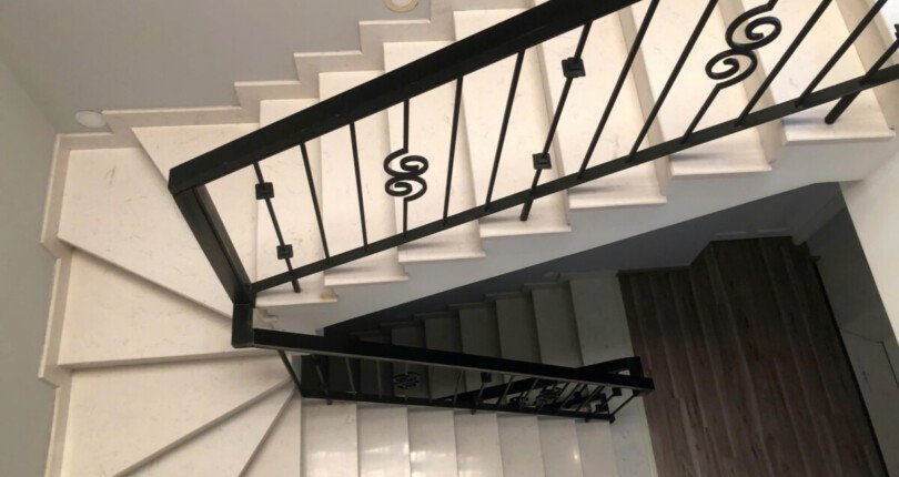 cho thue biet thu Nam thong 10 Copy 810x430 - Cho thuê biệt thự Nam Thông Phú Mỹ Hưng. Tổng DT 300m2- có thang máy- 3 Phòng-2wc- Giá thuê 2.700 USD/Tháng