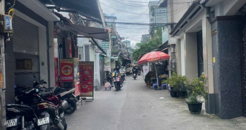 hem duong ba trac 810x430 - Giá mua bán nhà phố nguyên căn mặt đường hẻm 175 Dương Bá Trạc Phường Chánh Hưng T9/2025