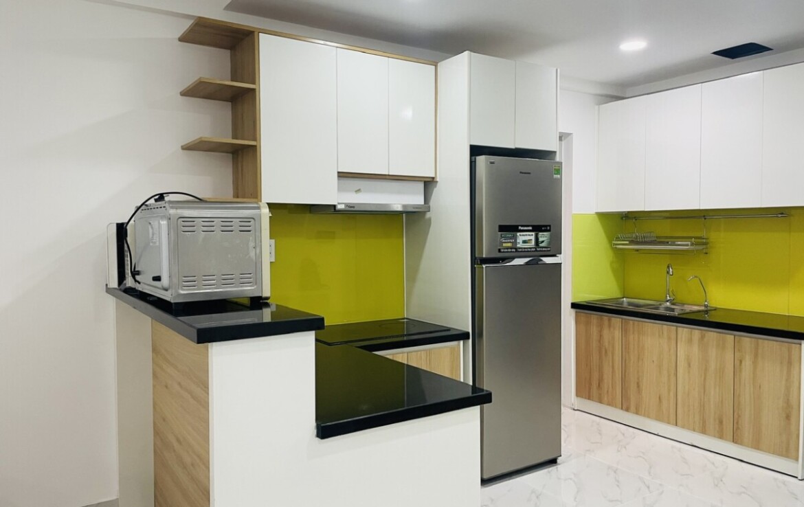 hinh anh bep can ho cho thue 1170x738 - Cho thuê căn hộ chung cư Scenic Valley 1, 80m2, 02pn, giá 22tr/tháng, bao VAT, nội thất đầy đủ, xem nhà dễ.