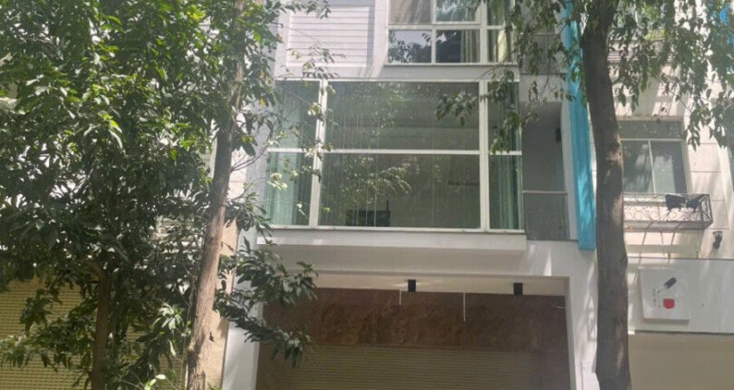 hinh anh cho thue toa nha van phong duong noi khu hung gia 4 t9 2025 810x430 - Giá cho thuê tòa nhà văn phòng có 10pn đường Nội khu Hưng Gia 4 t9/2025