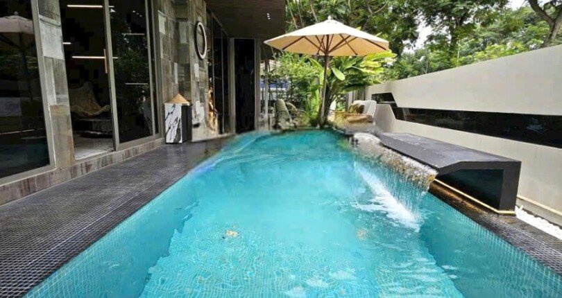 ho boi nha biet thu ban 810x430 - Giá mua bán nhà Biệt thự đơn lập có hồ bơi Nội khu Hưng Thái 2 Phú Mỹ Hưng T10/2025