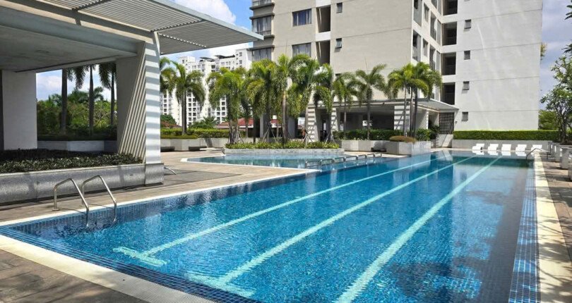 ho boi noi khu kdc 810x430 - Giá mua bán căn hộ tầng sân vườn chung cư Hưng Phúc Happy Residence T10/2025