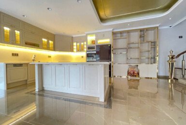 khong-gian-bep-rong-rai-sang-trong