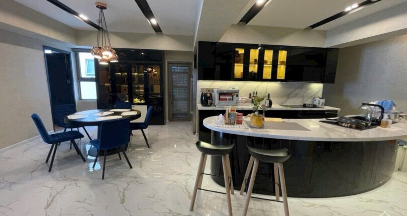 khong gian bep rong ria can ho ban 810x430 - Giá mua bán cặp căn hộ thông nhau 4pn tòa B chung cư Saigon South Residences T10/2025