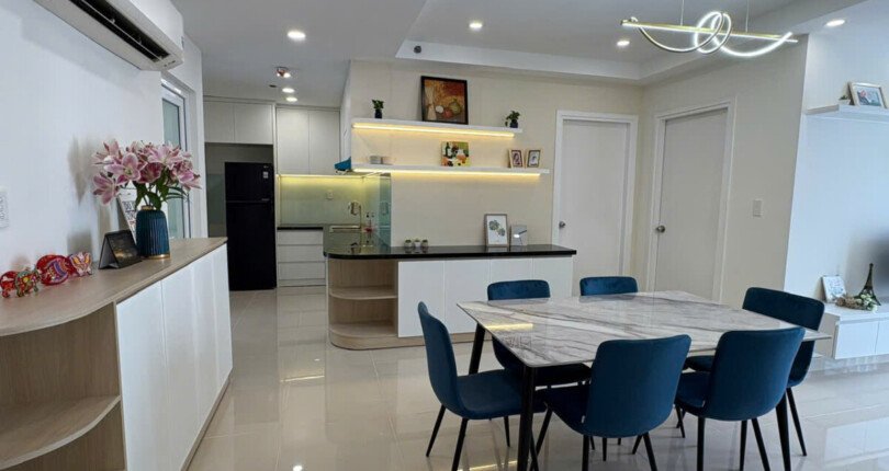 khong gian bep va phong an rong rai 1 810x430 - Giá mua bán căn hộ 2pn 77m2 tòa nhà I chung cư Scenic Valley 1 T9/2025