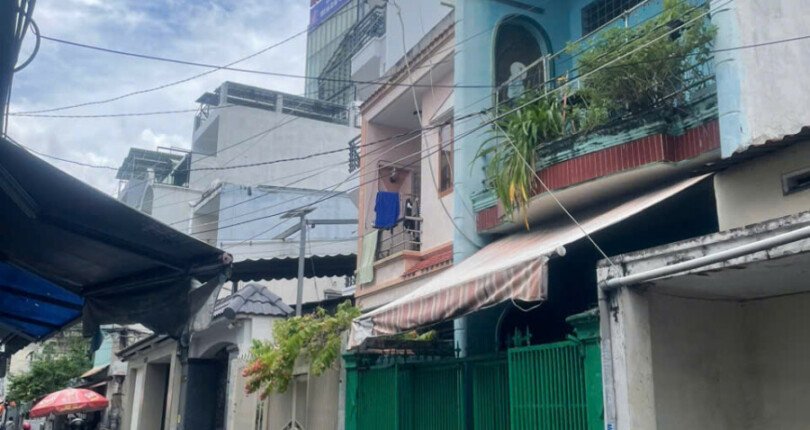 khu vuc dan cu dong duc tien kinh doanh 810x430 - Giá mua bán nhà phố nguyên căn mặt đường hẻm 175 Dương Bá Trạc Phường Chánh Hưng T9/2025