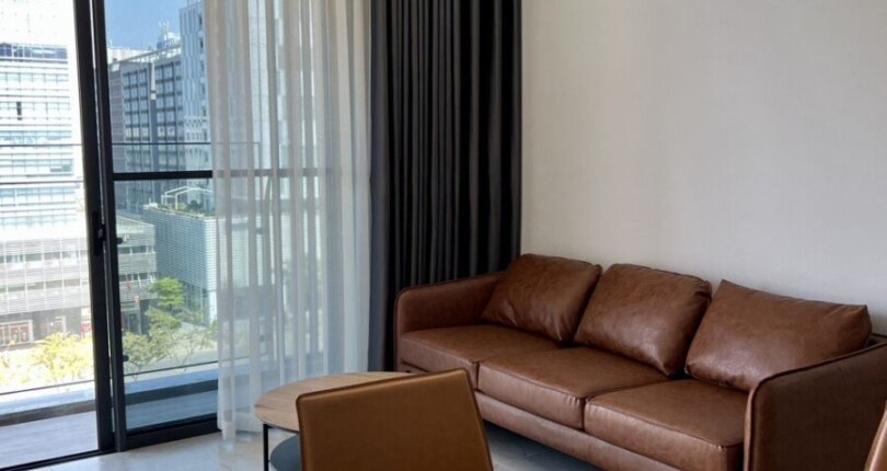 phong khach can ho 1 810x430 - Giá mua bán căn hộ 2pn tòa A căn 08 chung cư Cardinal Court phường Tân Mỹ T9/2025