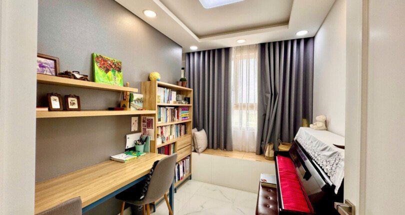 phong khach can ho ban 12 810x430 - Bán căn hộ chung cư Scenic Valley 2, 97m2, 03pn, giá 8.8 tỷ, nhà đẹp, đầy đủ nội thất.