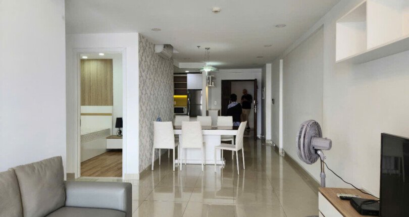phong khach can ho ban 15 810x430 - Giá mua bán căn hộ 3pn block D chung cư Scenic Valley 1 Phú Mỹ Hưng T9/2025