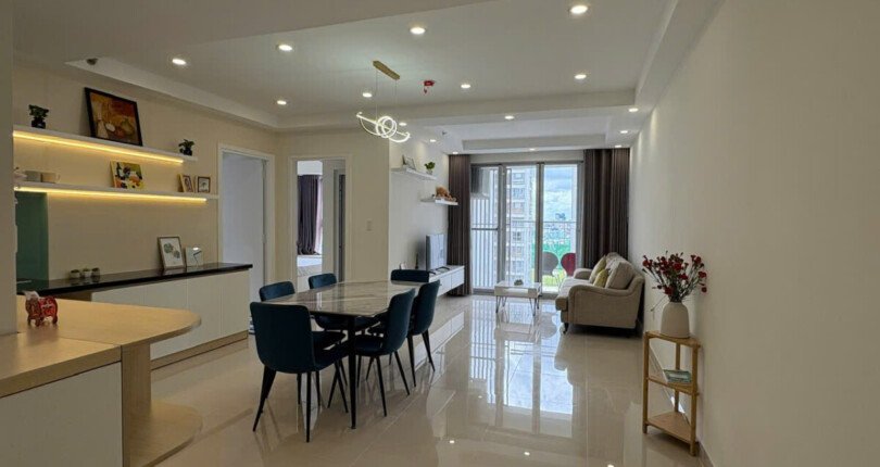phong khach can ho ban 2 1 810x430 - Bán căn hộ 77m2 chung cư Scenic Valley 1, căn góc, 02pn, giá 7 tỷ, đầy đủ nội thất, xem nhà dễ.