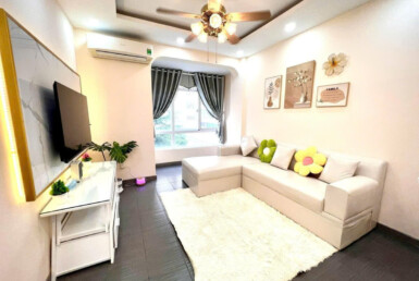 phong khach can ho ban 20 385x258 - Cần bán căn hộ 68m2, chung cư Sky Garden 3, giá 4.850 tỷ, nhà đẹp, đang có hợp đồng thuê ổn định.