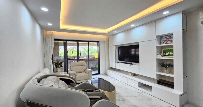 phong khach can ho ban 33 810x430 - Bán gấp căn hộ sân vườn chung cư Nam Phúc Le Jardin Phú Mỹ Hưng T9/2025