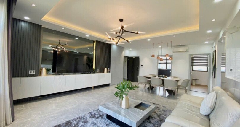 phong khach can ho ban 37 810x430 - Giá mua bán căn hộ 3pn chung cư The Panorama Phường Tân Hưng T10/2025