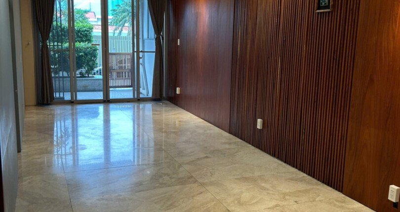 phong khach can ho ban 38 810x430 - Giá mua bán căn hộ tầng trệt Ground house chung cư Scenic Valley 1 T10/2025