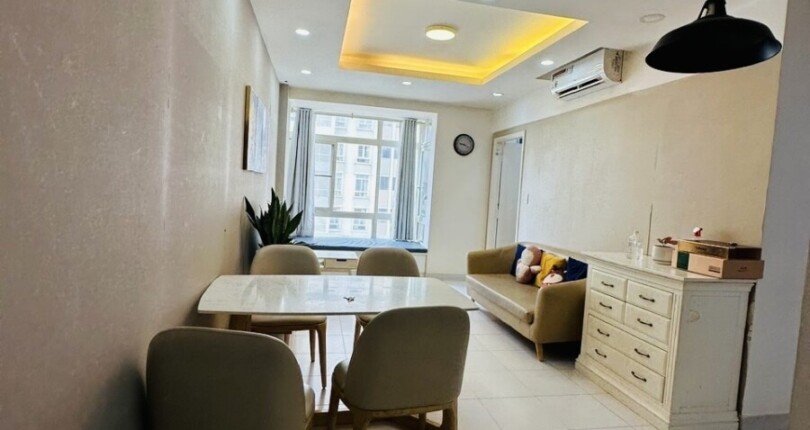 phong khach can ho ban 9 810x430 - Cần bán căn hộ chung cư Sky Garden 3, 68m2, lầu cao, giá 4.690 tỷ, nhà đang trống xem nhà dễ.