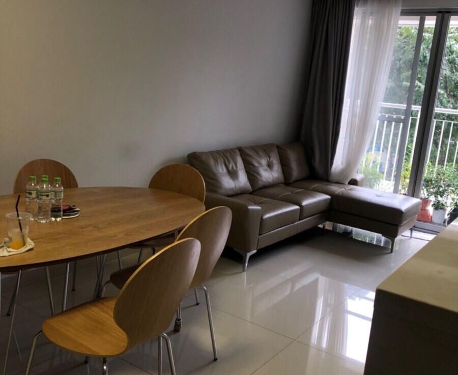 phong khach can ho can ban 2 900x738 - Bán căn hộ chung cư Scenic Valley 1, 71m2, giá 5.8 tỷ, nhà đang có hợp đồng thuê ổn định.