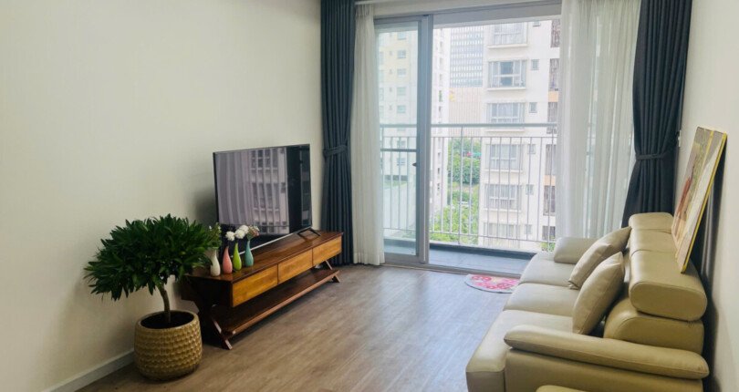 phong khach can ho can cho thue 810x430 - Cho thuê căn hộ chung cư Scenic Valley 1, 03pn, giá 27tr/tháng, nhà đẹp, nội thất đầy đủ.