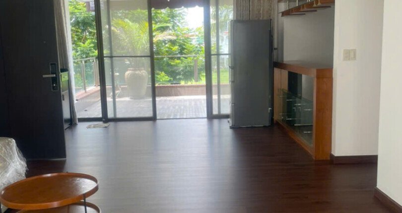 phong khach lien ke ban cong san vuon 810x430 - Giá mua bán căn hộ 3pn tầng sân vườn chung cư The Panorama Phú Mỹ Hưng T9/2025