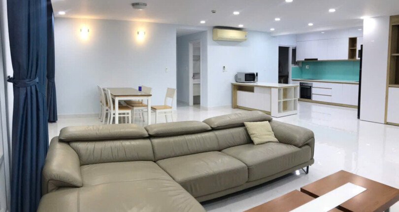 phong khach lien ke phong bep rong rai 810x430 - Bán căn hộ 3pn diện tích 135m2 chung cư Happy Valley phường Tân Hưng T9/2025