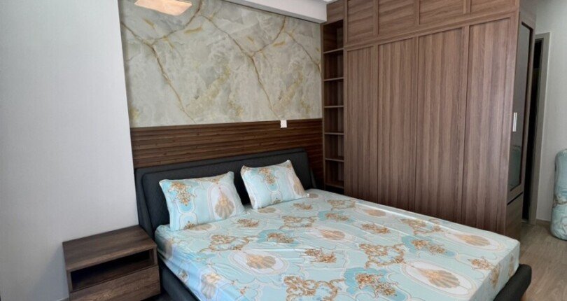 phong ngu can ho ban 5 810x430 - Giá mua bán căn hộ 2pn tòa A căn 08 chung cư Cardinal Court phường Tân Mỹ T9/2025